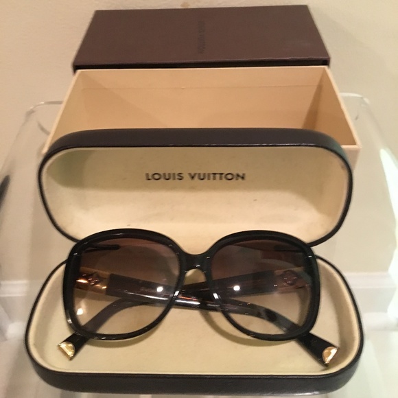 Louis Vuitton Accessories - Louis Vuitton sunglasses with case